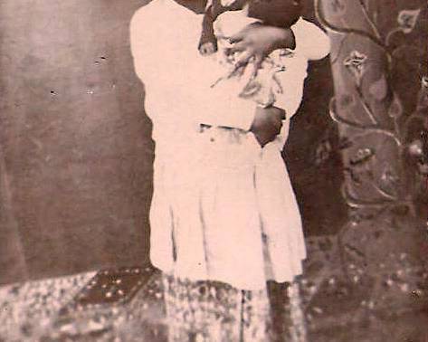 Foto antigua de Mamá Lucía y Juana.