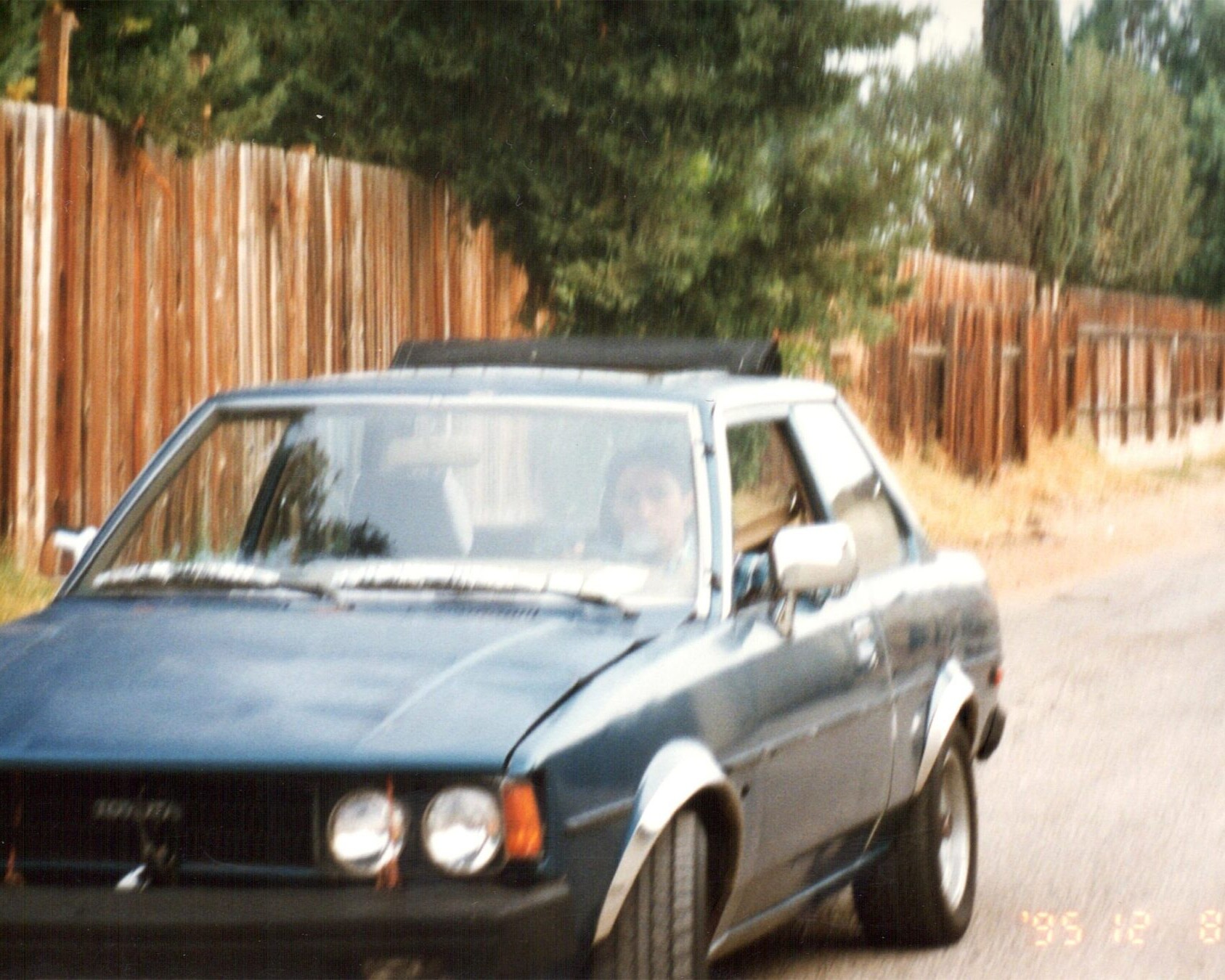 Marcos en su Toyota Corolla 1980. - El sueño guatemalteco lo construimos juntos. XumaK