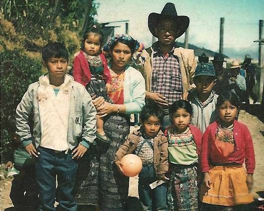 Foto de Marcos y su familia en su infancia.