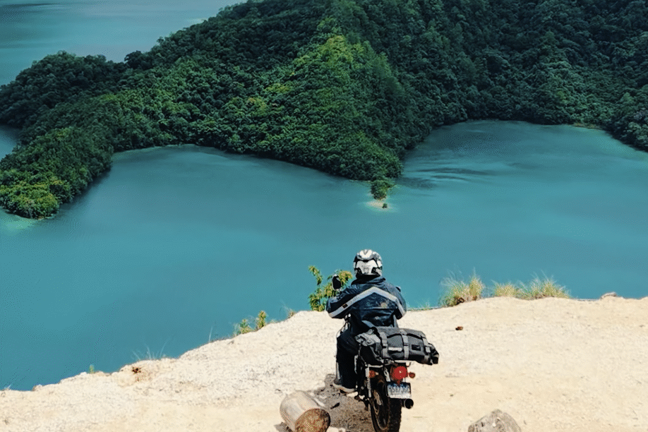 Deportado, dos veces; rendido, nunca